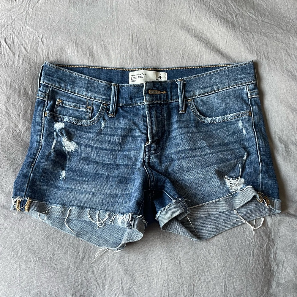 Low-Rise Shorts - Picture 2 of 4